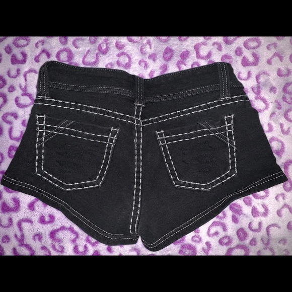 Shorts - Picture 2 of 3